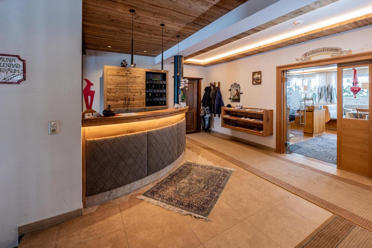 Hotel Garni Entstrasser Kitzbuhel Bagian luar foto