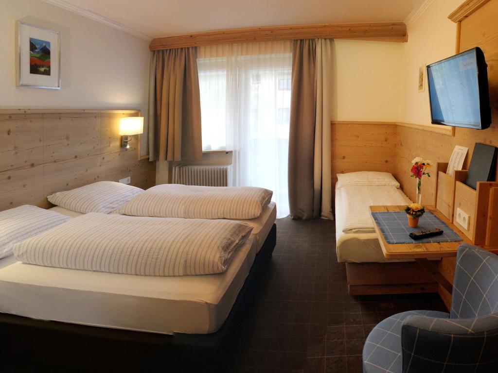Hotel Garni Entstrasser Kitzbuhel Bagian luar foto