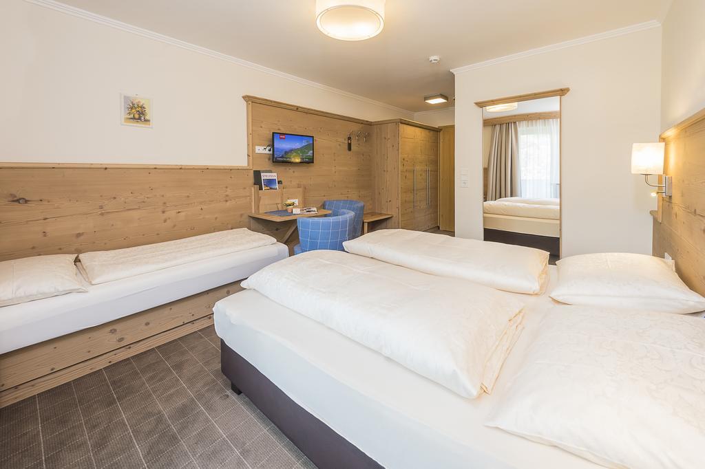Hotel Garni Entstrasser Kitzbuhel Bagian luar foto