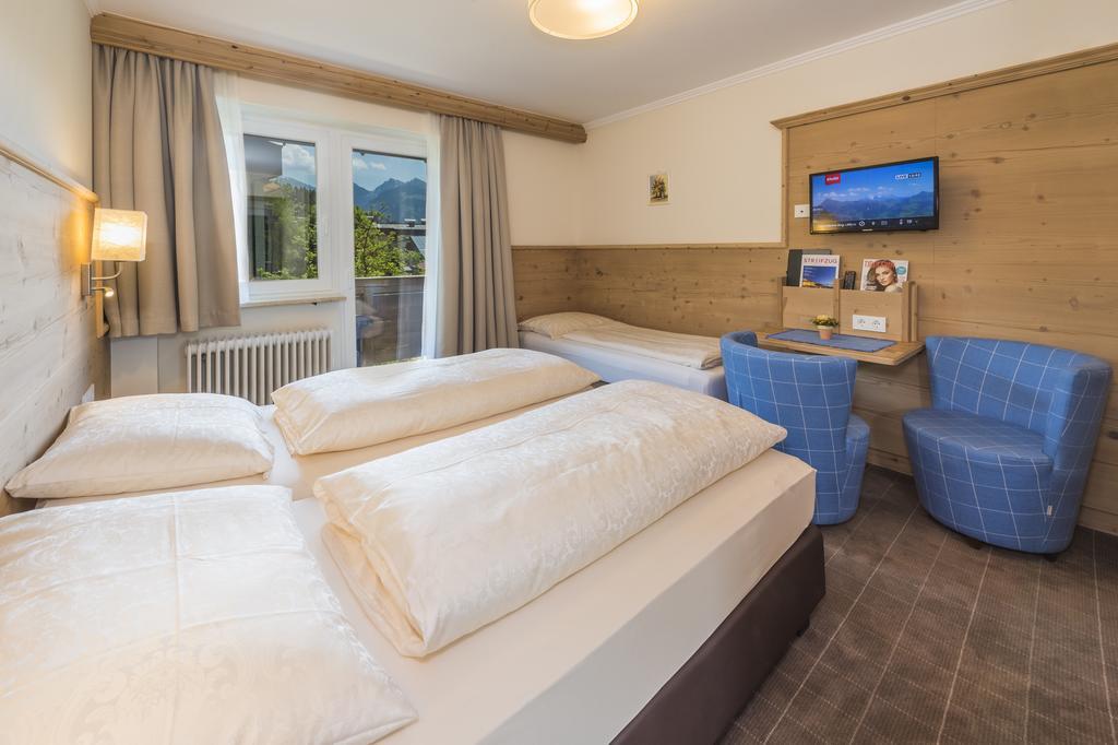 Hotel Garni Entstrasser Kitzbuhel Bagian luar foto