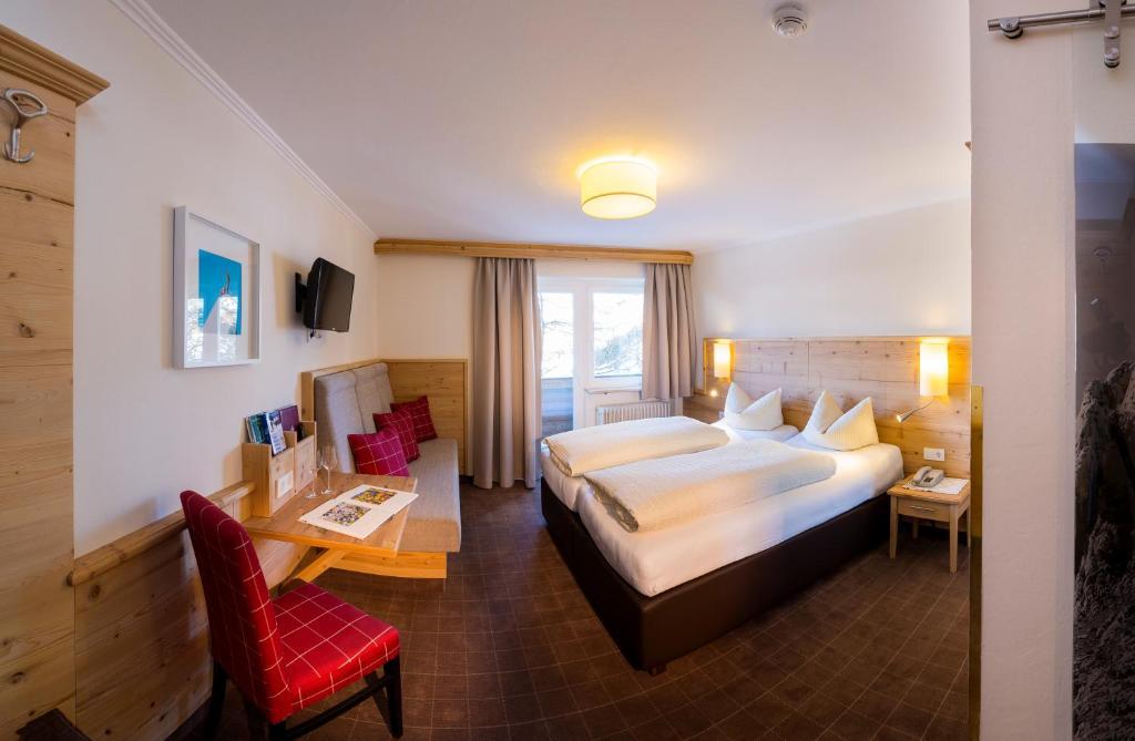 Hotel Garni Entstrasser Kitzbuhel Bagian luar foto