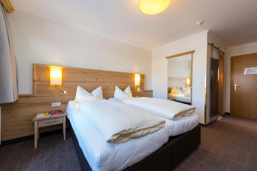 Hotel Garni Entstrasser Kitzbuhel Ruang foto