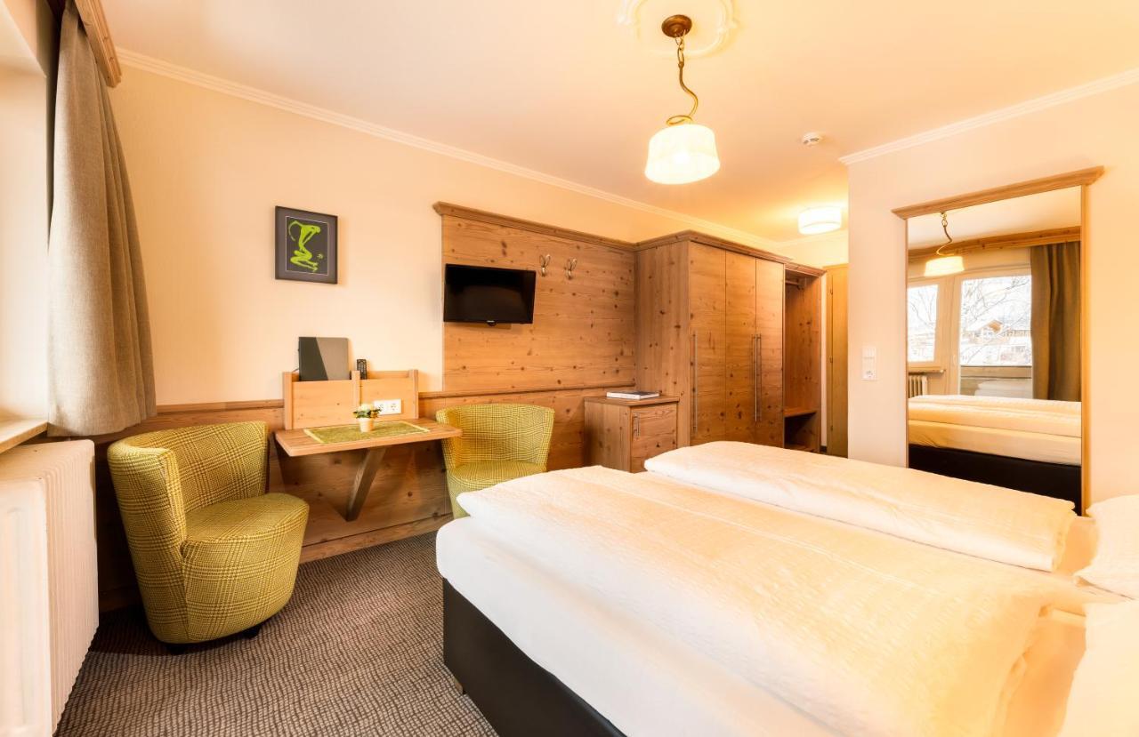 Hotel Garni Entstrasser Kitzbuhel Bagian luar foto
